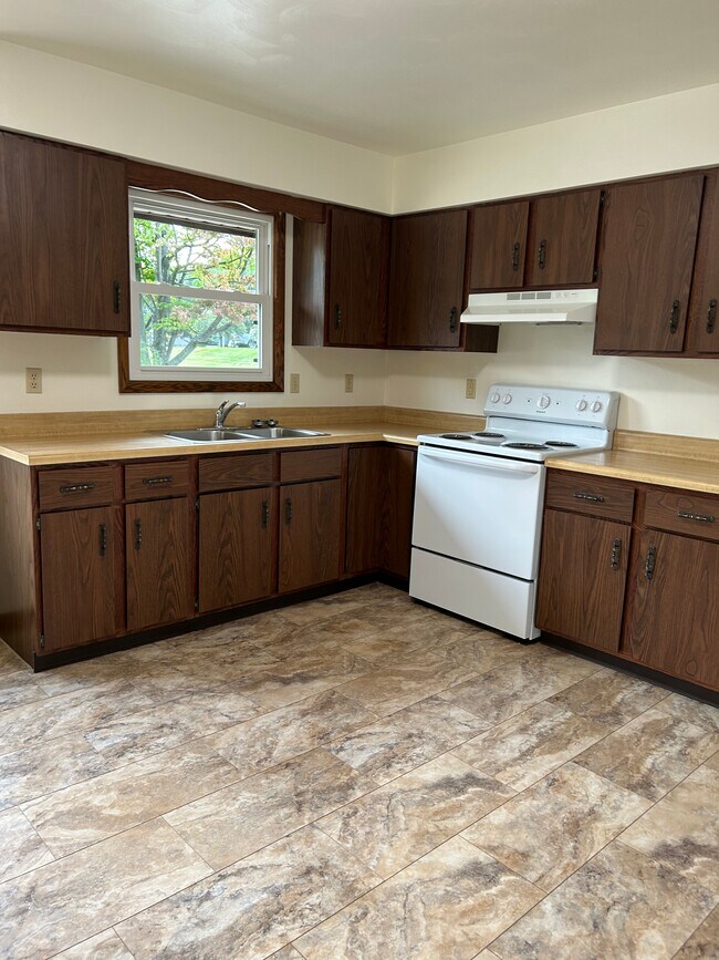 Building Photo - 4030 W 38th St