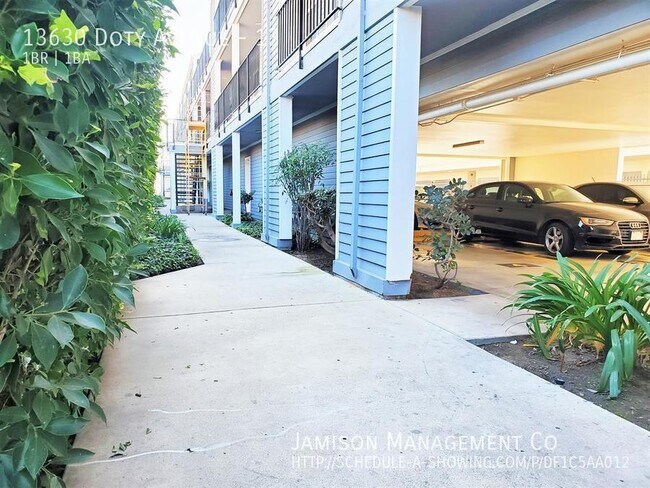 Foto del edificio - 13630 Doty Ave