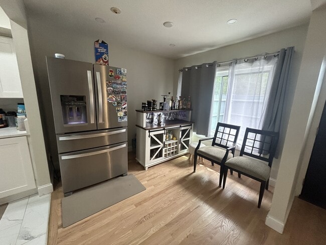 Building Photo - 9 Rosewood Dr