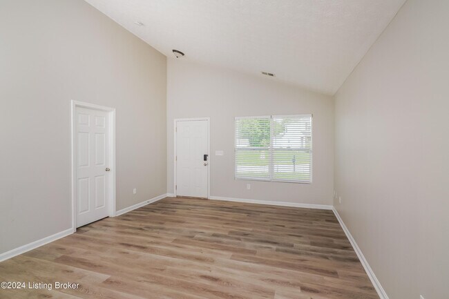 Foto del edificio - 5817 Bannon Crossings Dr