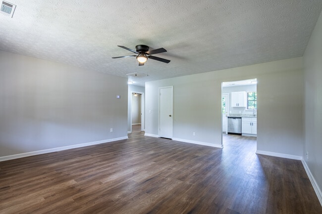 Building Photo - 236 Landon Ct NE