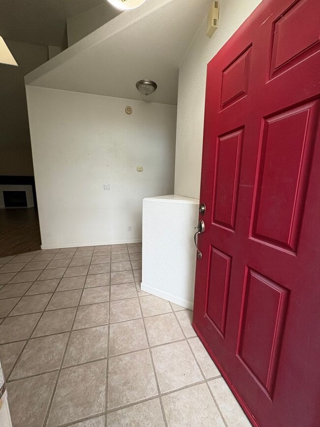 Building Photo - 3 Bedroom Home