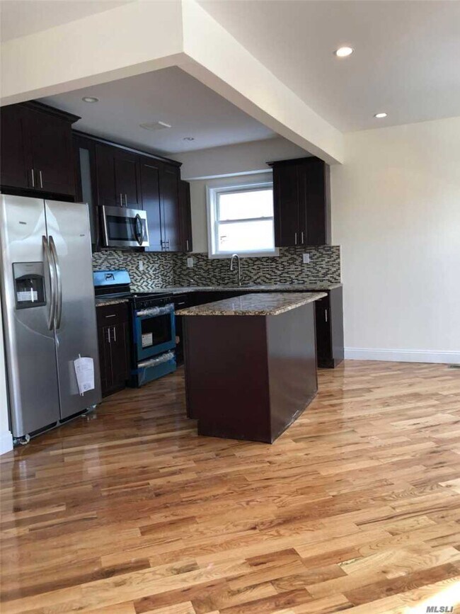 Foto del edificio - 135-19 220th Pl