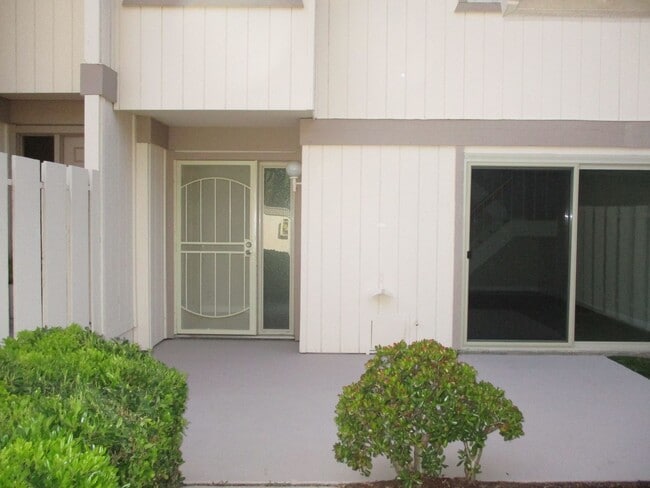 Building Photo - Rancho Bernardo 3 bedroom 2.5 bath Spaciou...