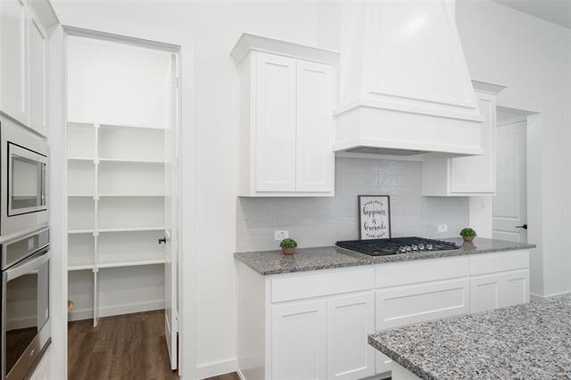Foto del edificio - 15688 Fringe Tree Rd