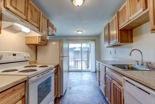 Foto del edificio - Remodeled 2x1 unit Ground level unit!