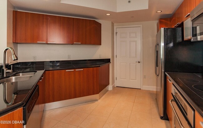 Foto del edificio - 241 Riverside Dr