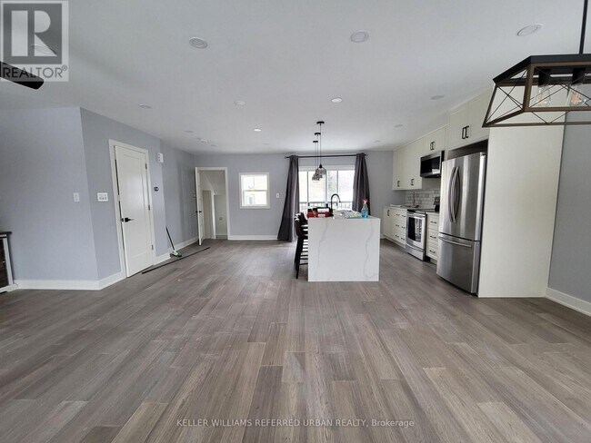 Building Photo - 84 Foch Ave