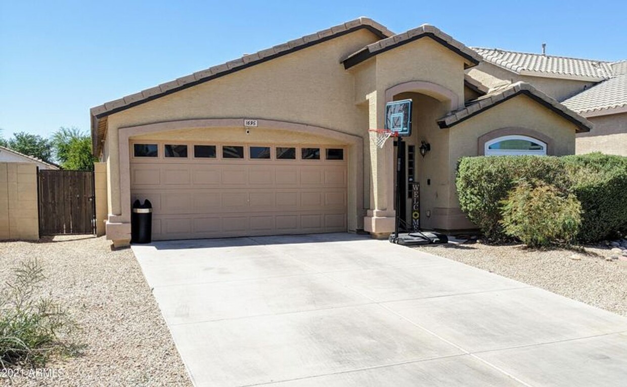 Primary Photo - 3-bed plus den or 4-bedroom in San Tan Valley