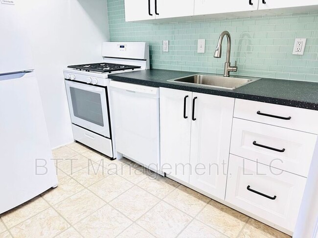 Foto del edificio - 8804 Bradford Rd