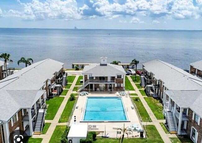 Building Photo - 190 E Olmstead Dr