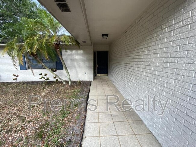 Building Photo - 14875 Cromwell Dr