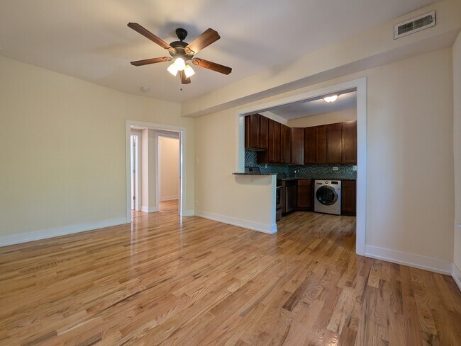 Foto del edificio - 3523 N Racine Ave