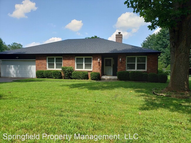 4 br, 3 bath House - 645 W. Sylvania photo'