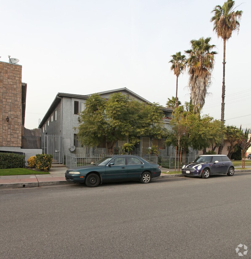 Building Photo - 207 W Verdugo Ave