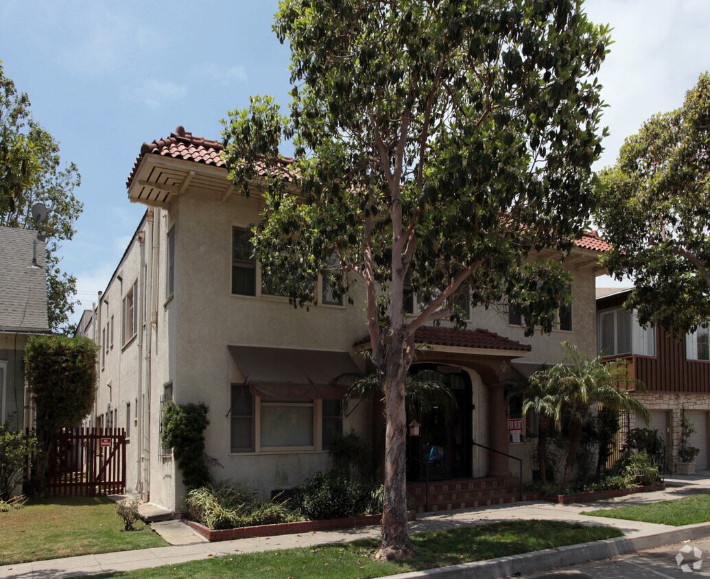 Foto del edificio - 1726 E 2nd St