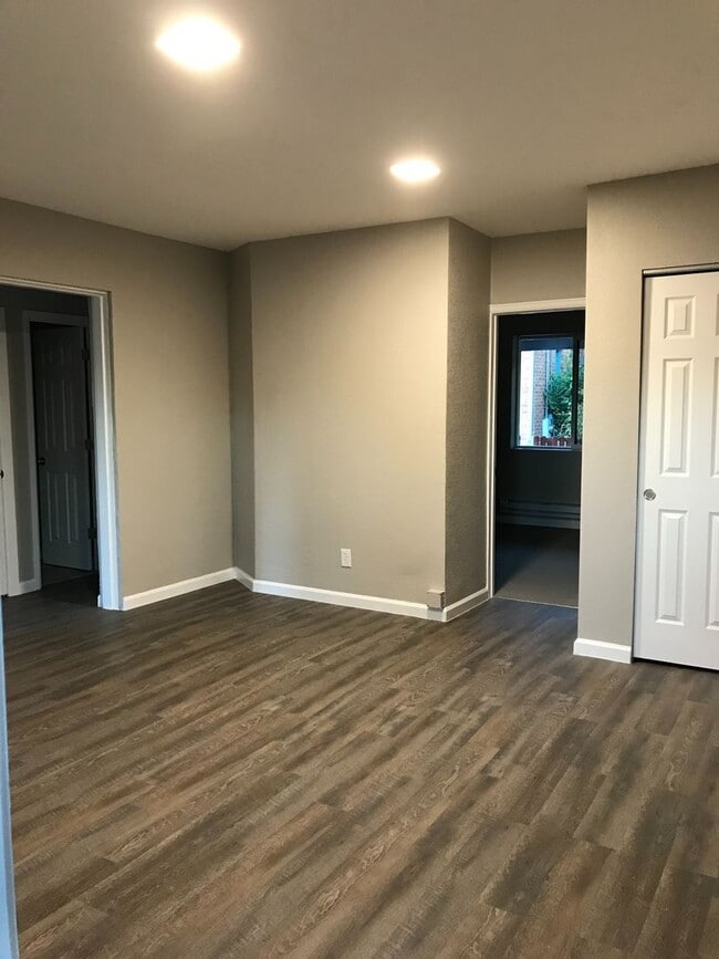 Photo - 1530 Utica St Apartment