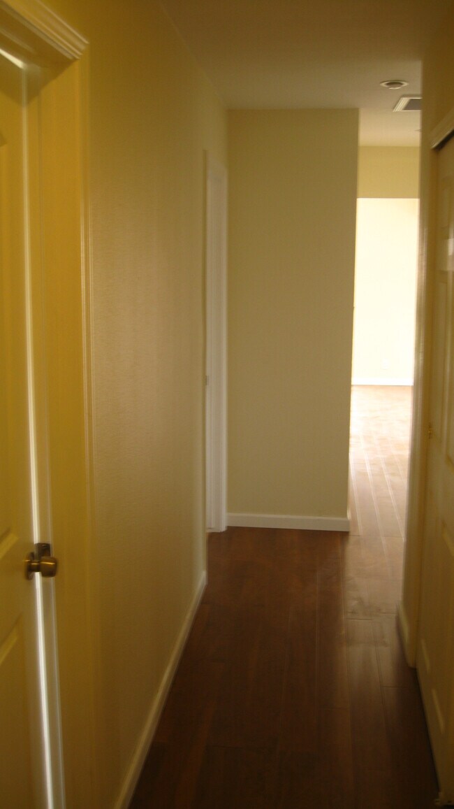 Building Photo - 3747 E Roberta Dr