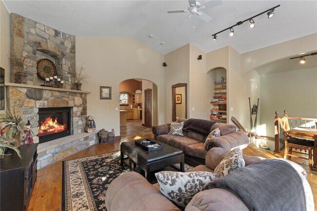 Building Photo - "Luxurious 3-Bed Sanctuary in Breckenridge...