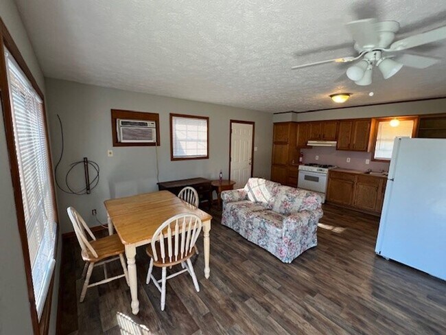 Foto del edificio - Cozy Fully Furnished 1B/1B Cottage Availab...