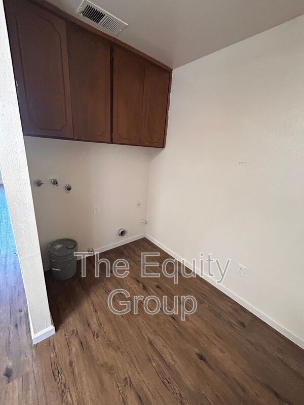 Foto del edificio - 1533 E Cross Ave