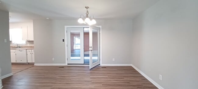 Building Photo - 206 S Hillcrest Dr
