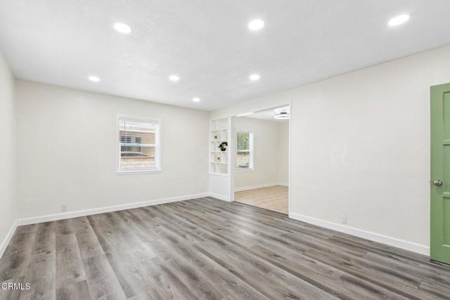 Foto del edificio - 5616 N Gladys Ave