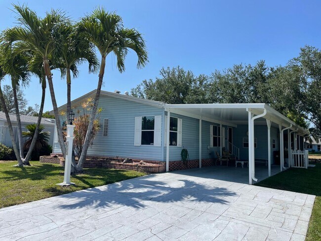 Foto del edificio - **Beautifully Furnished** 2-Beds plus Den*...