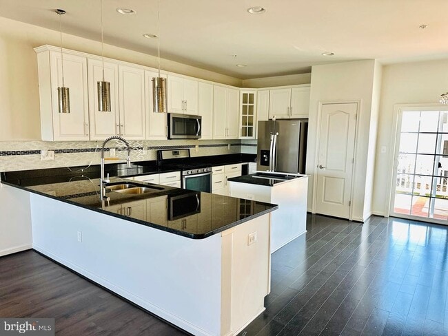 Foto del edificio - 9448 Adelaide Ln