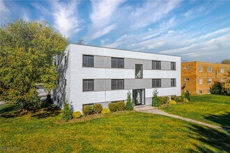 Building Photo - 21044 Southbend Cir