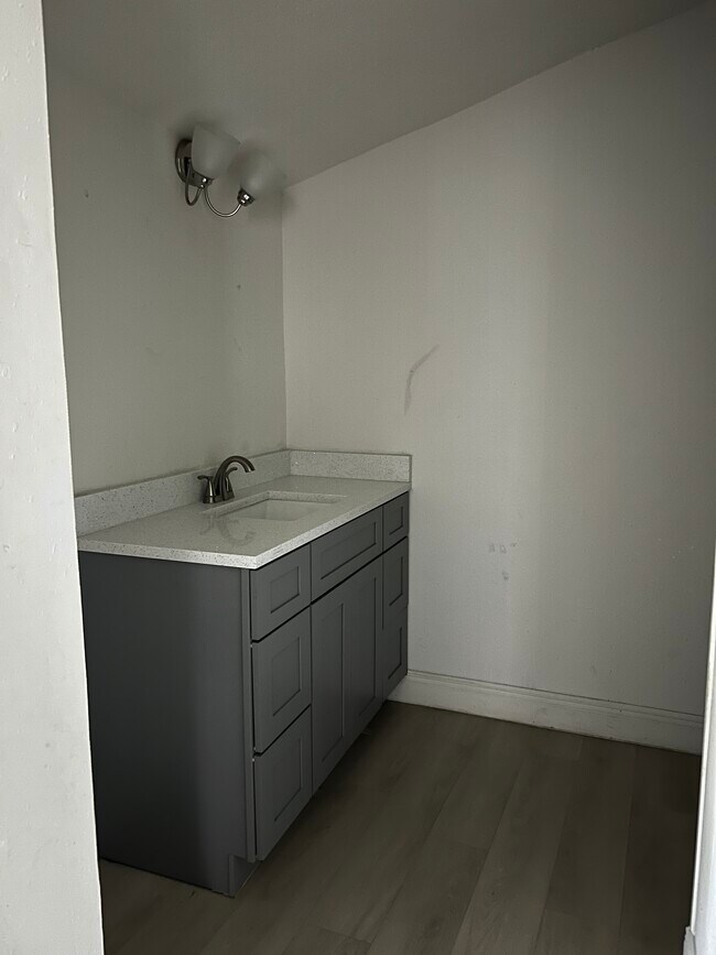 Foto del edificio - 224 W Cypress St