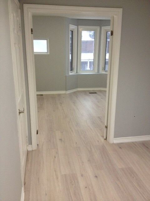 Building Photo - 371 Woodbine Av