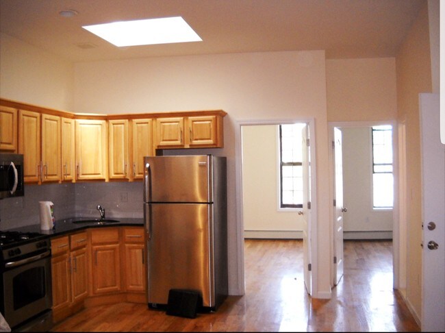 Building Photo - 763 Jefferson Ave