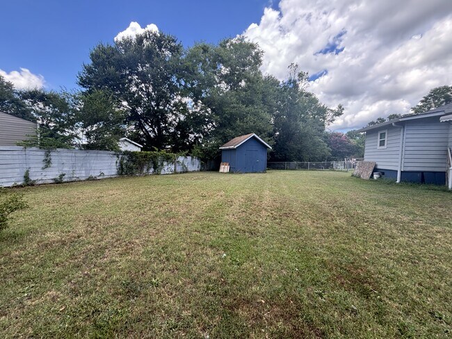 Building Photo - 131 Dixon Cir