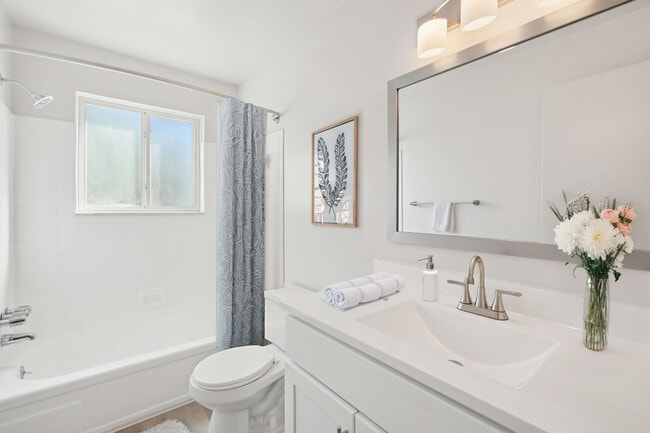 Building Photo - Southpointe Square