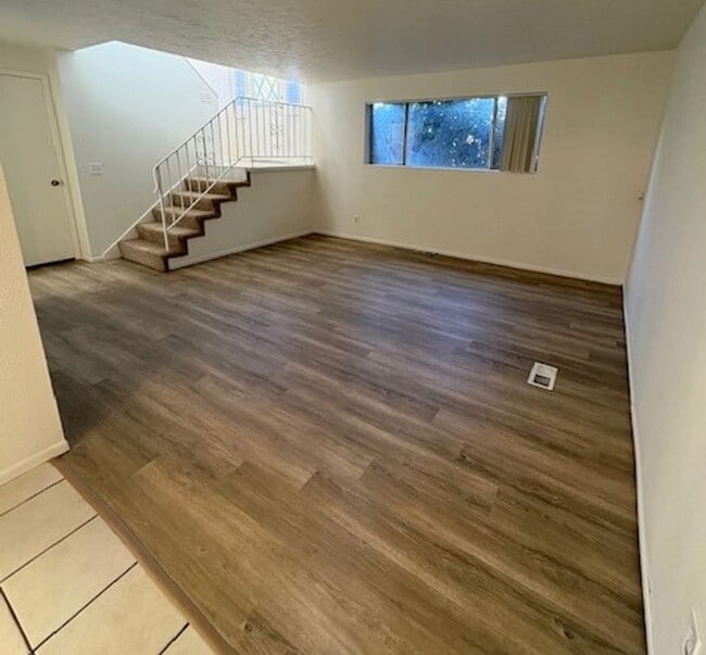 Foto del edificio - 3 Bedroom Townhome in Sandy!