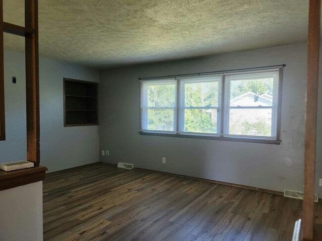 Building Photo - 2731 N Pershing Ct