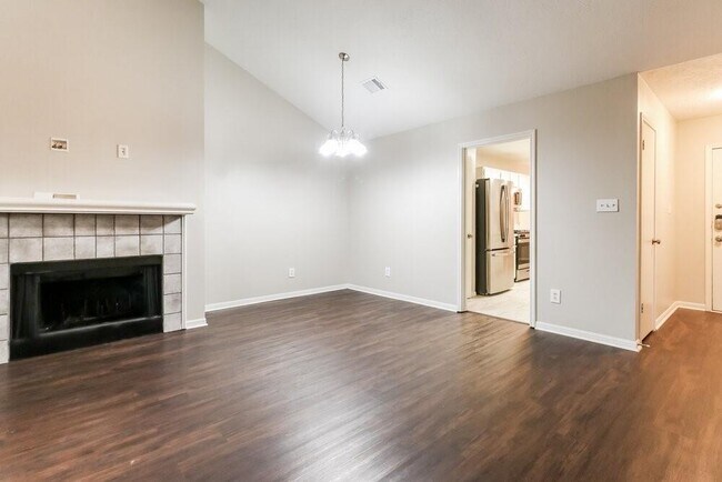 Foto del edificio - 5411 Roserock Ln