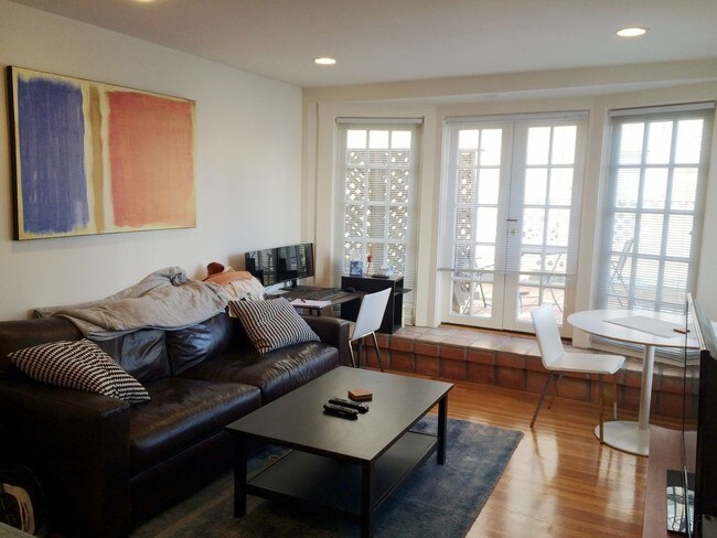 Foto del edificio - 1700 Beach Street 101