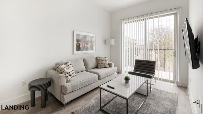 Building Photo - 650 E Sycamore St