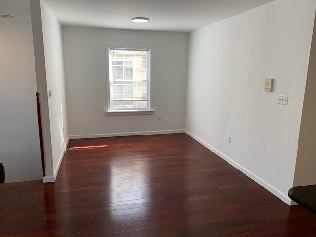 Foto del edificio - 49 Belmont Ave