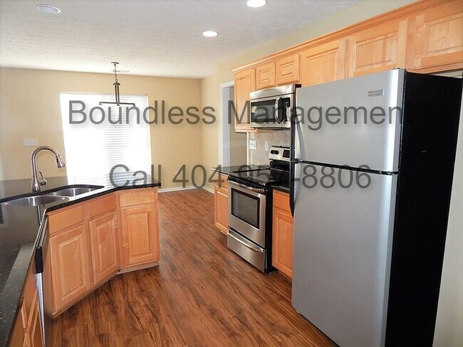 Building Photo - Elegant 5 BR/2 BA Home in Wynbrook with Mu...