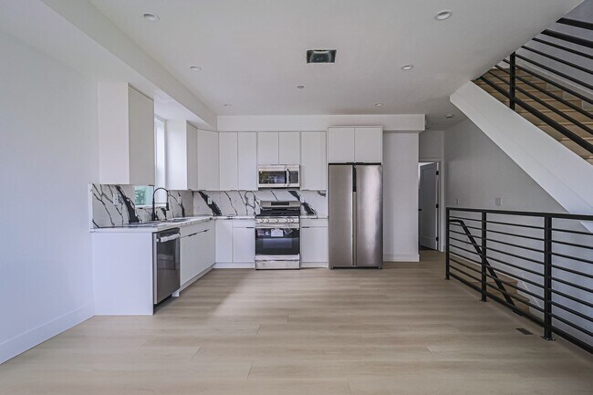 Foto del edificio - NEW CONSTRUCTION LUXURY 4 BED TOWNHOMES WITH ROOF DECKS