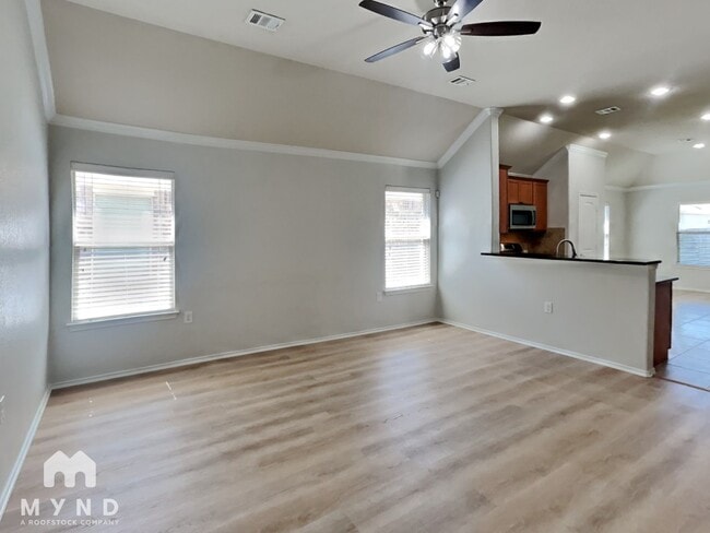 Foto del edificio - 5833 Zachary Scott St