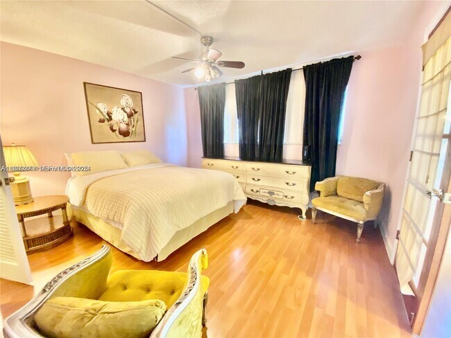 Foto del edificio - 671 S Hollybrook Dr