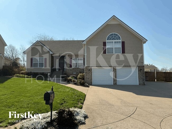 Building Photo - 3136 Hawthorn Dr