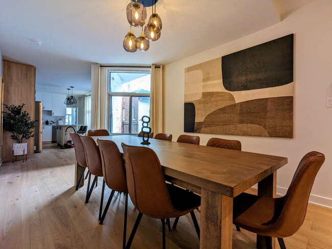Building Photo - 4619 R. Saint-Denis