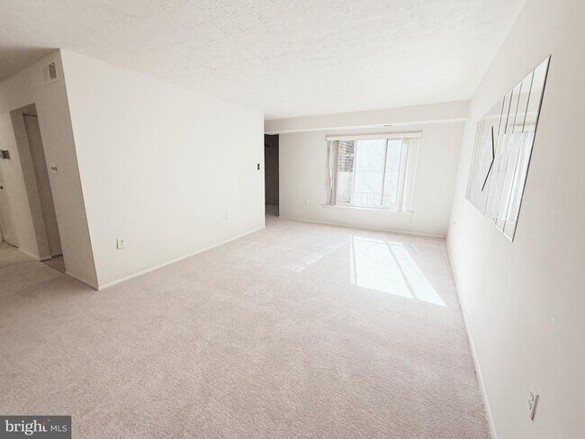 Foto del edificio - 7716 Hanover Pkwy