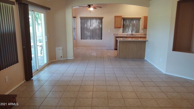 Foto del edificio - 857 N Hillridge
