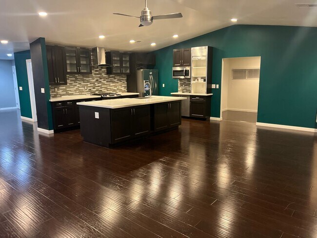 Foto del edificio - True Beauty! SOLAR